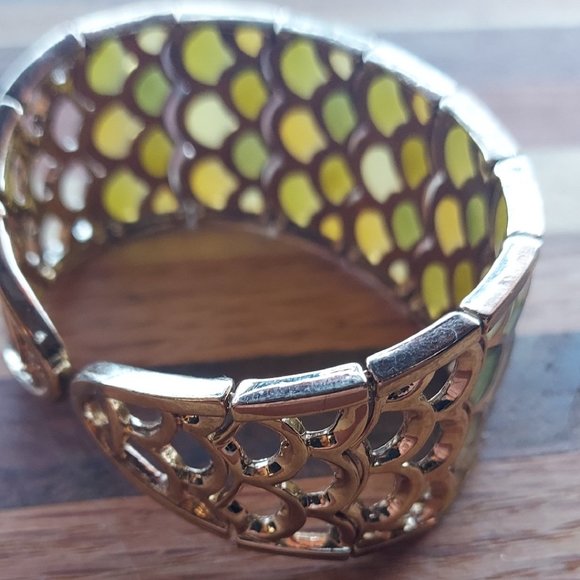 Medieval Dragon Scale Lucite Green Yellow Cream Gold Tone Targaryen Cuff - Picture 4 of 7